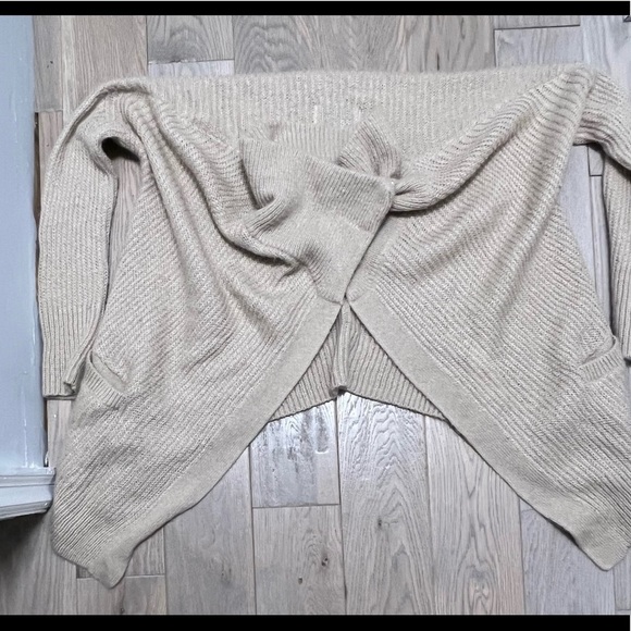 Abercrombie & Fitch Cream Cape Style Wrap Sweater, Oversized XS - Picture 6 of 6